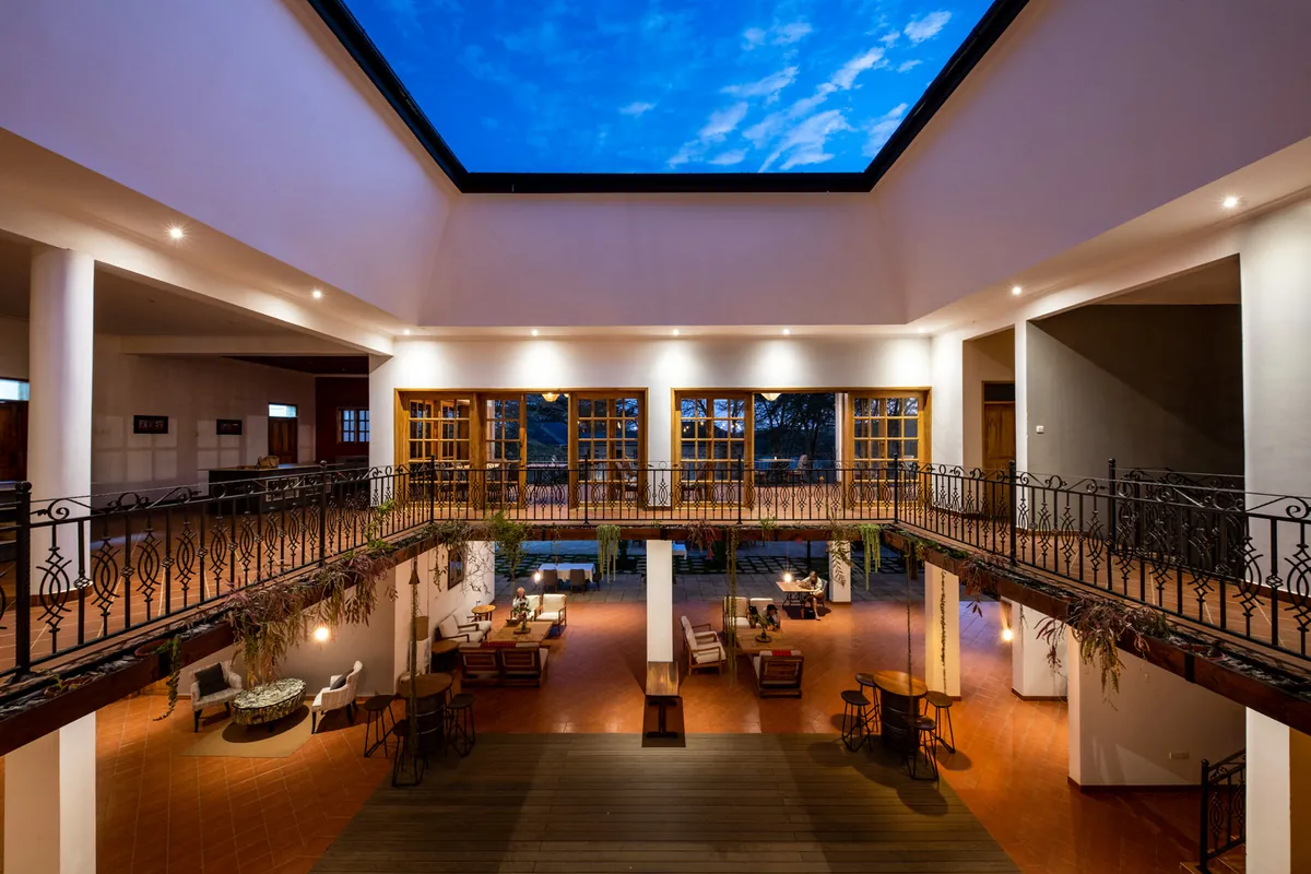 Kahawa House 8211 Lounge